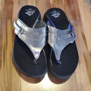 Obeo Metallic Silver and Black Flip Flops